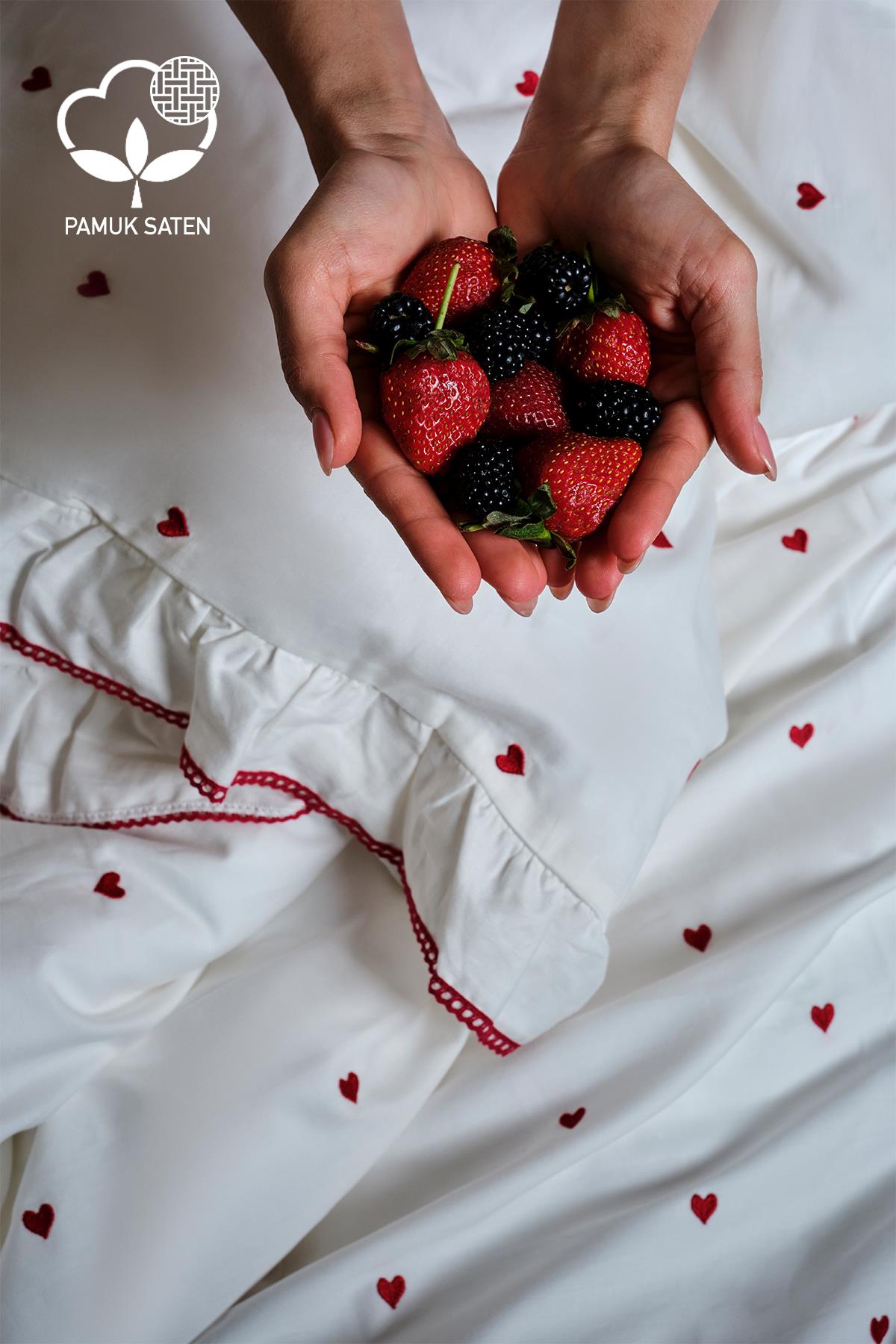 طقم غطاء لحاف من القطن والساتان بتصميم قلب مزدوج من Amore