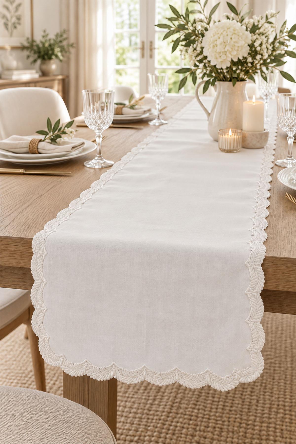 Elegante İşlemeli Leke Tutmaz Dertsiz Runner (40 x 140 cm)