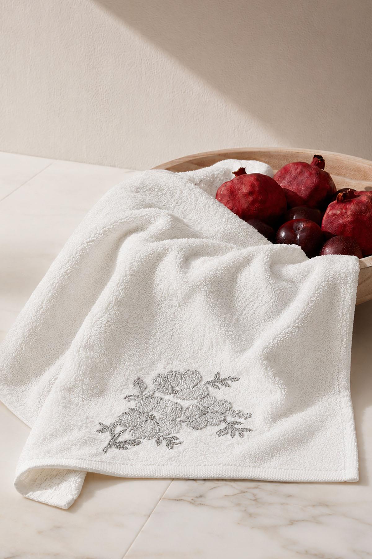 Nella Çiçek Desenli Banyo Havlusu (90 x 150 cm)