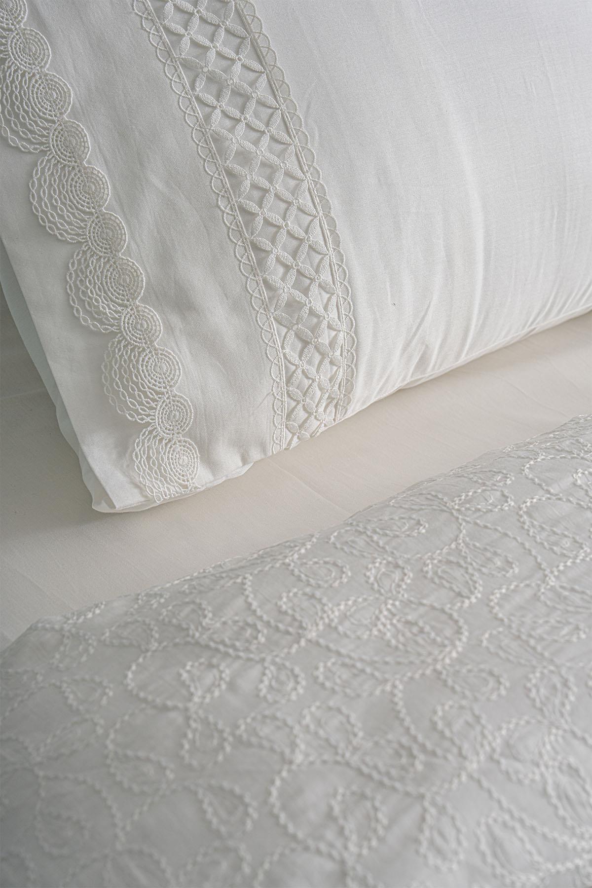 Queen İşlemeli Pamuk Saten King Size 6 Parça Nevresim Takımı