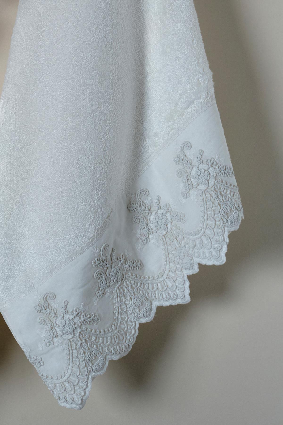 منشفة يد من القماش المطرز (30 × 50 سم)