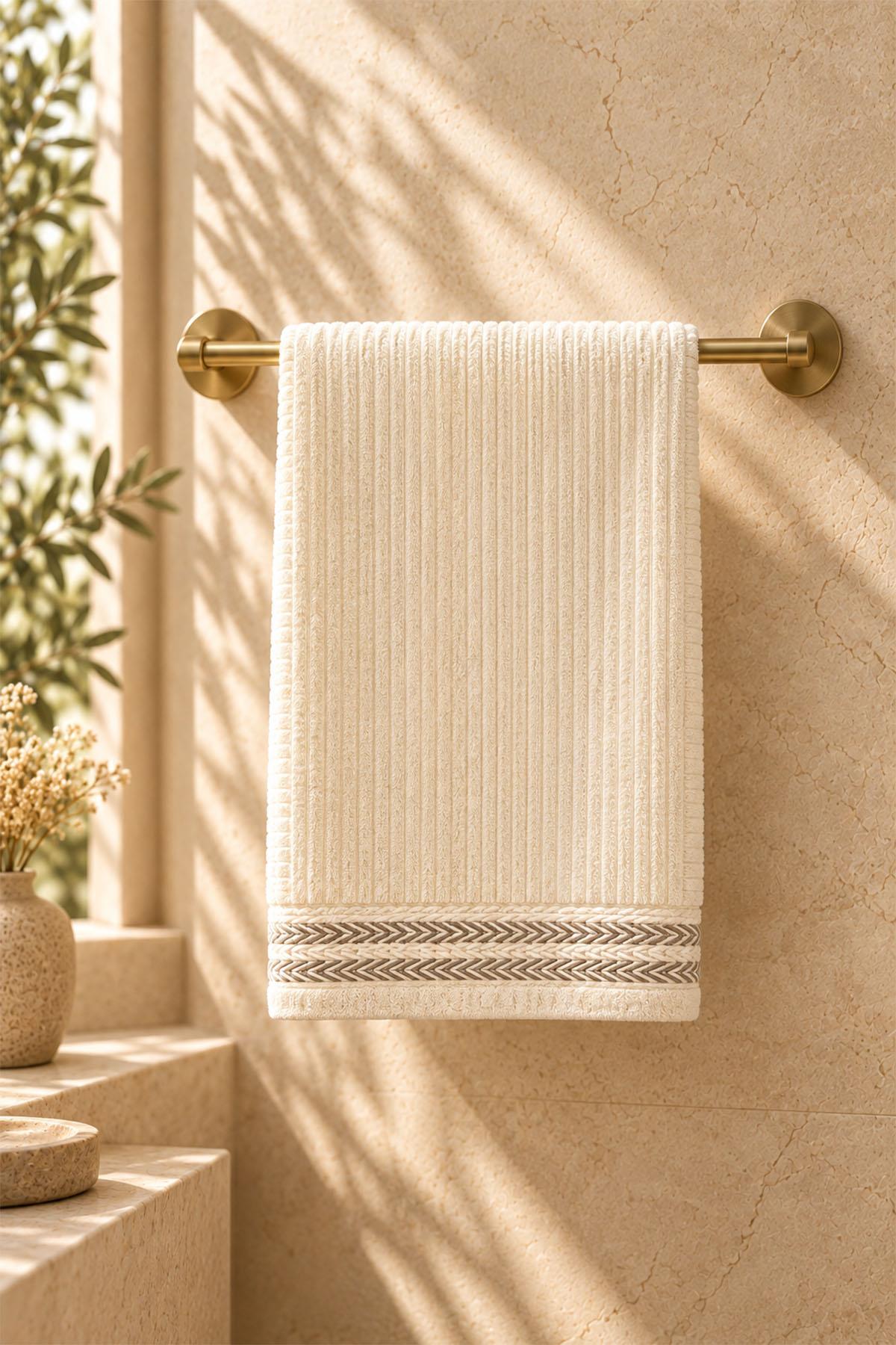 Velora Çizgili ve Nakışlı Banyo Havlusu (90 x 150 cm)