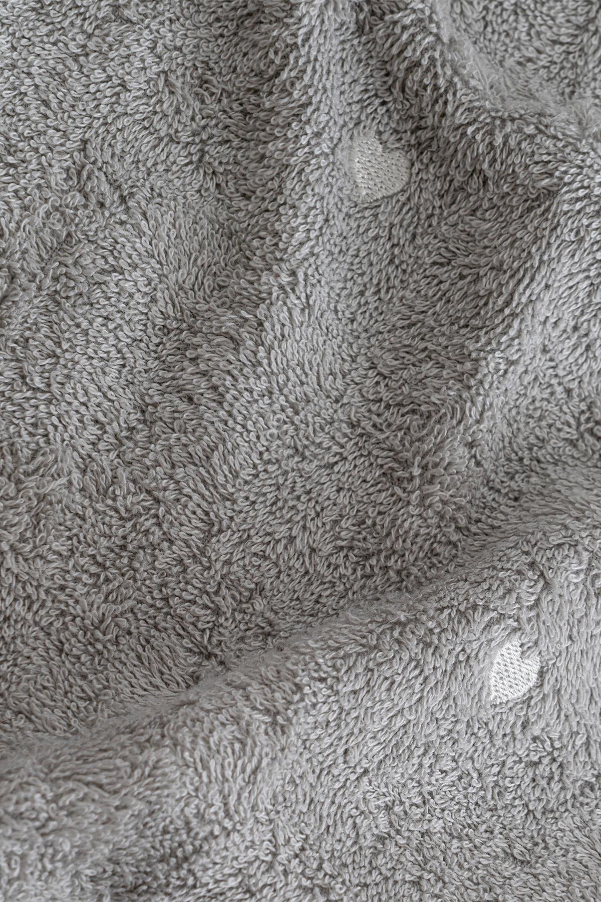 Amore Kalp Nakışlı Banyo Havlusu (90 x 150 cm)