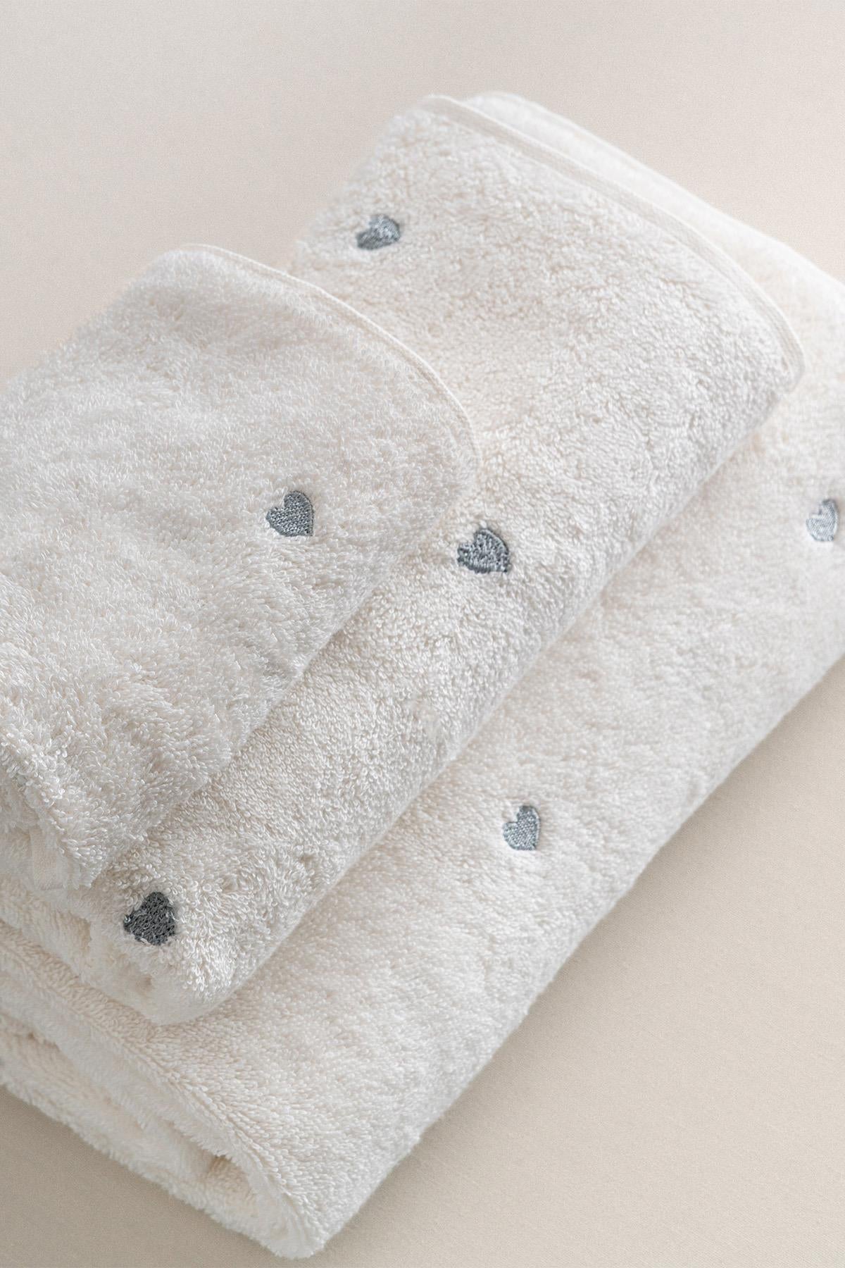 Amore Kalp Nakışlı Yüz Havlusu (50 x 90 cm)