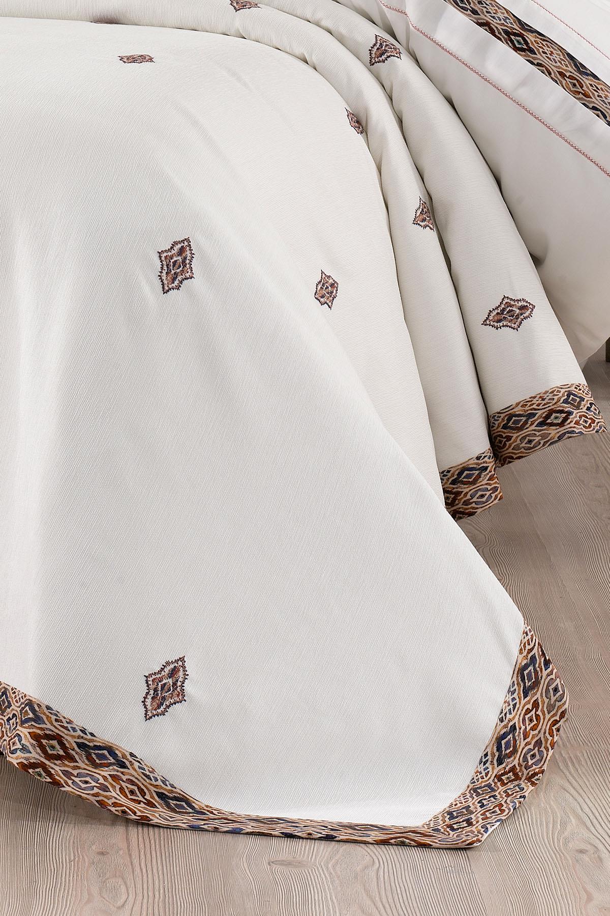 Arden Etnik Desenli Çift Kişilik 9 Parça Nevresim + Pike Set