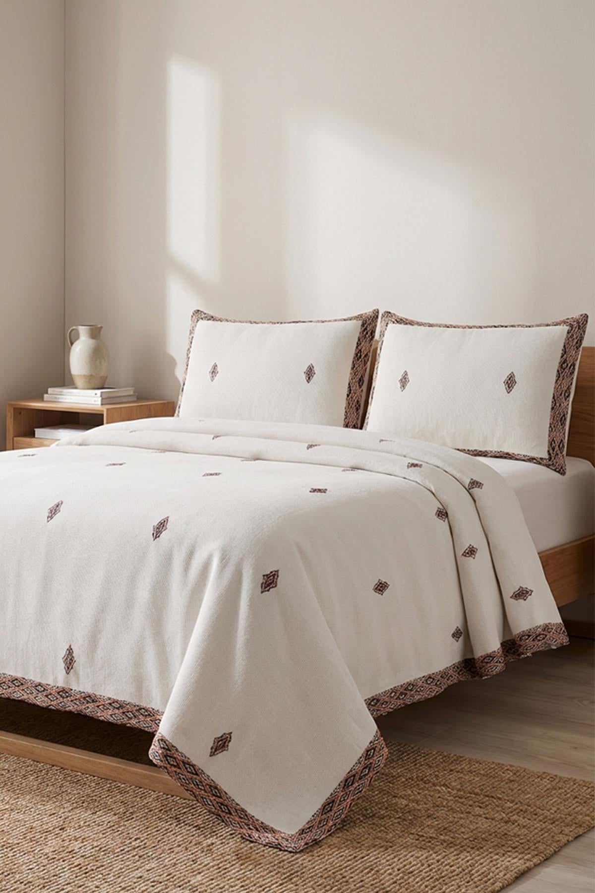 Arden Etnik Desenli Çift Kişilik Yatak Örtüsü