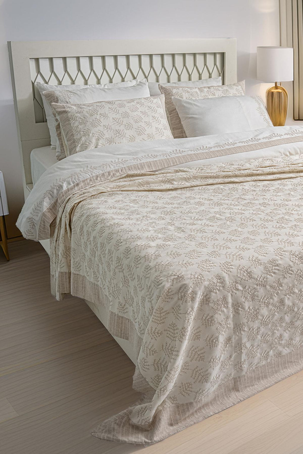 Arista Yaprak İşlemeli Çift Kişilik 9 Parça Nevresim + Pike Set