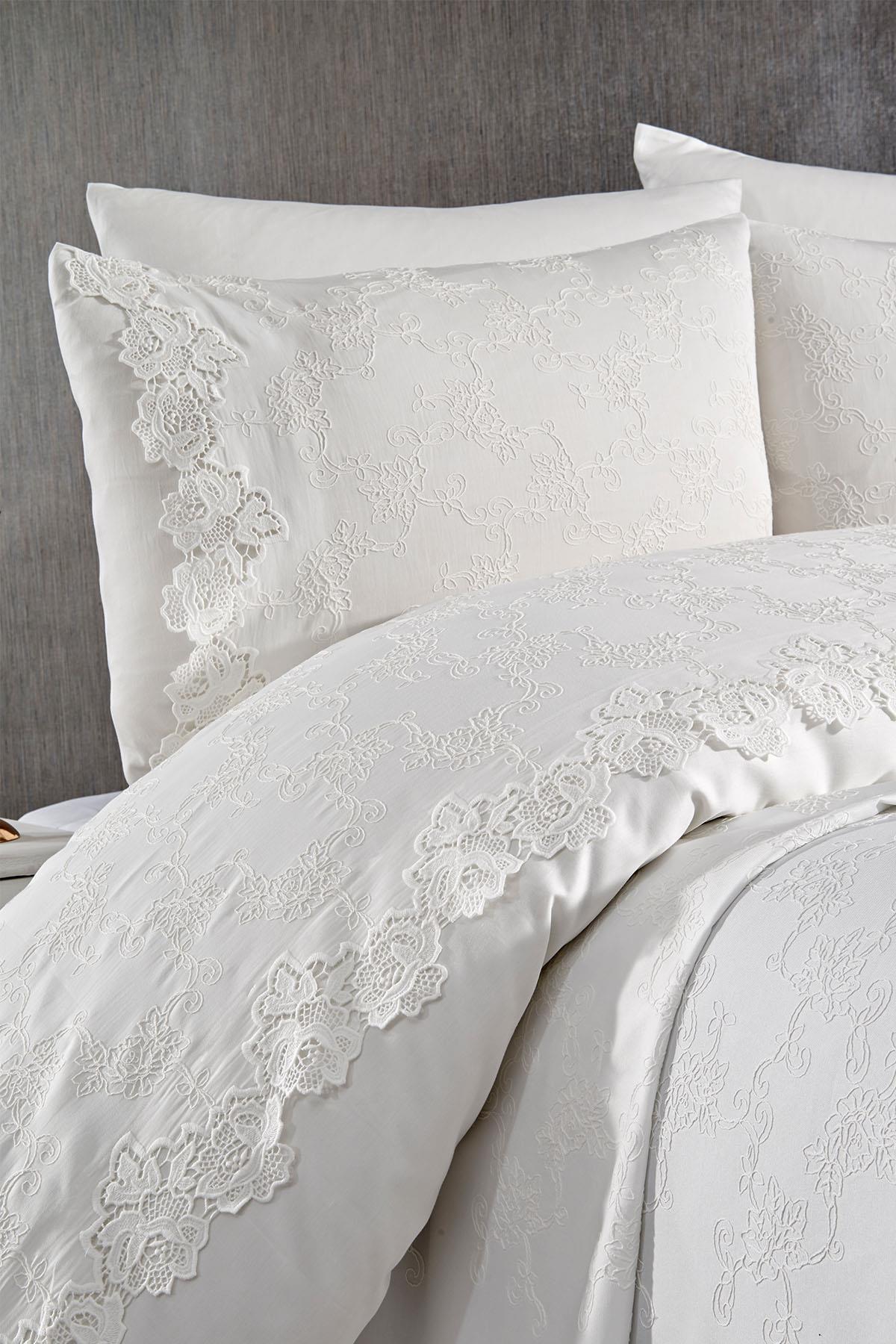 Astena Çiçek İşlemeli King Size 7 Parça Nevresim + Pike Set