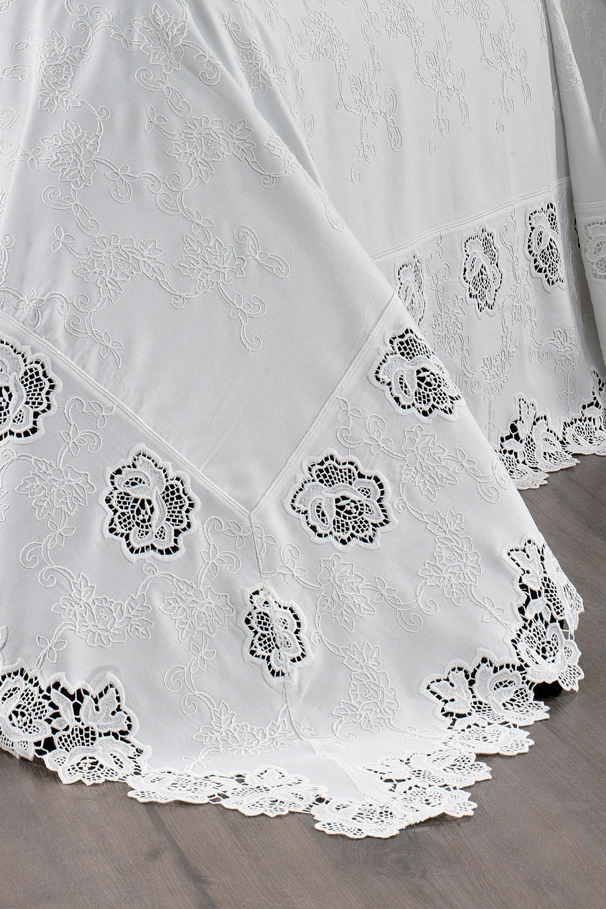 Astena Çiçek İşlemeli King Size 7 Parça Nevresim + Pike Set