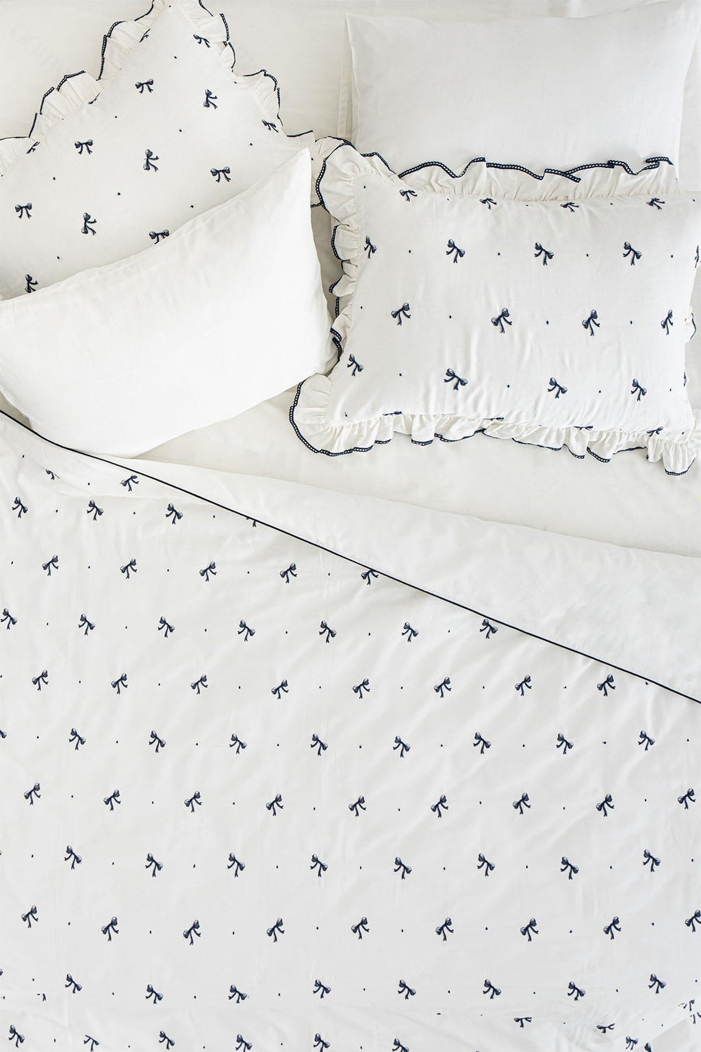 Bow Fiyonk Nakışlı Pamuk Saten Çift Kişilik 3 Parça Nevresim Set