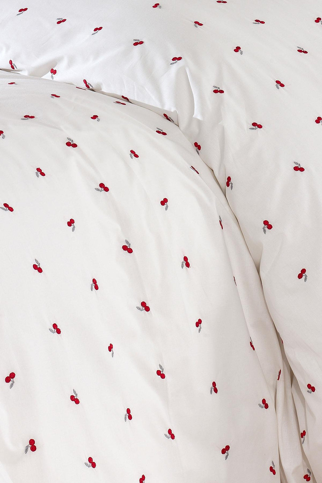Cherry Kiraz Nakışlı %100 Pamuk Çift Kişilik 6 Parça Nevresim Takımı