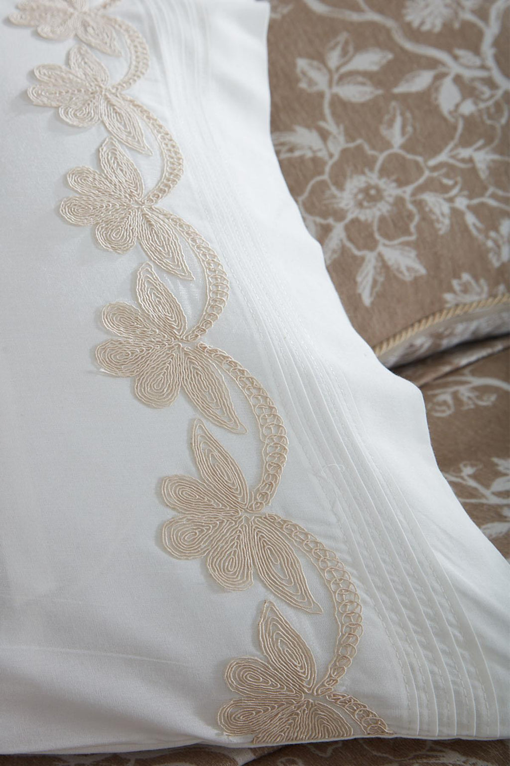 Dante Çiçek Nakışlı Çift Kişilik 10 Parça Nevresim + Pike Set