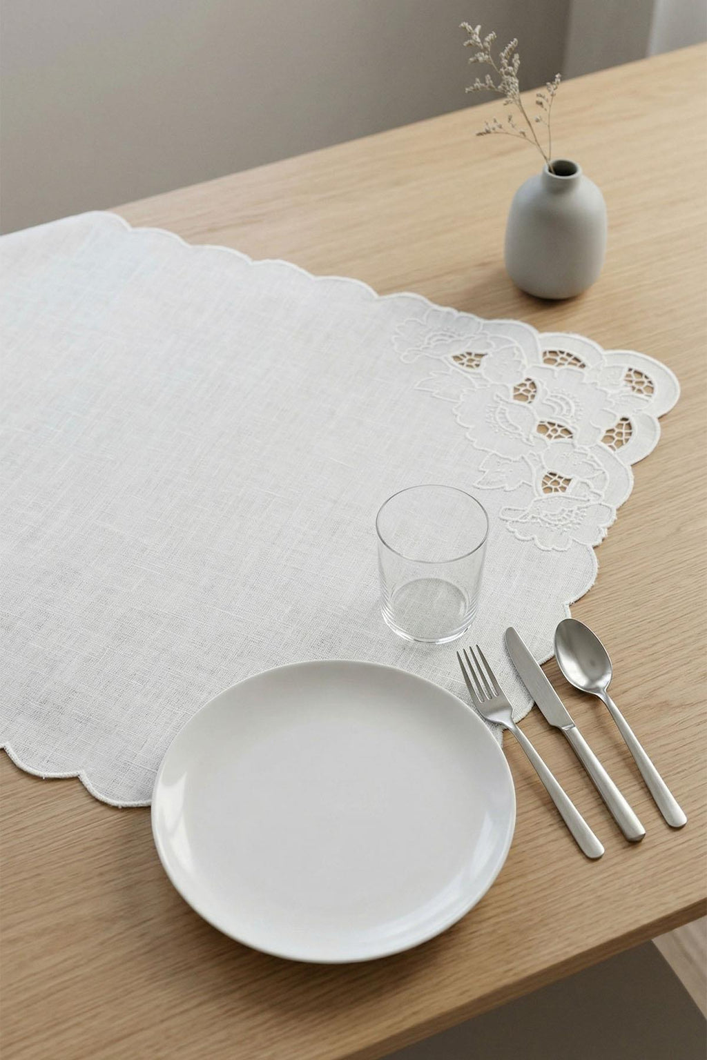 Delik İşi İşlemeli Leke Tutmaz Dertsiz Runner (40 x 130 cm)