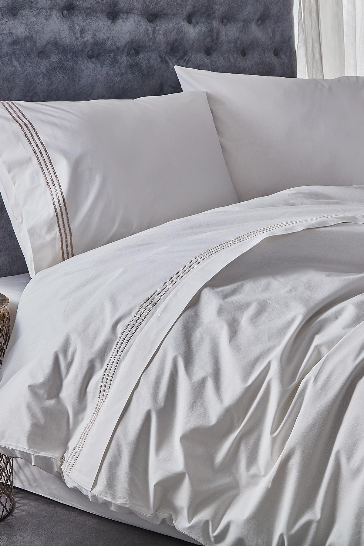 Elda Modern Çizgi Nakışlı Çift Kişilik 3 Parça Nevresim Set