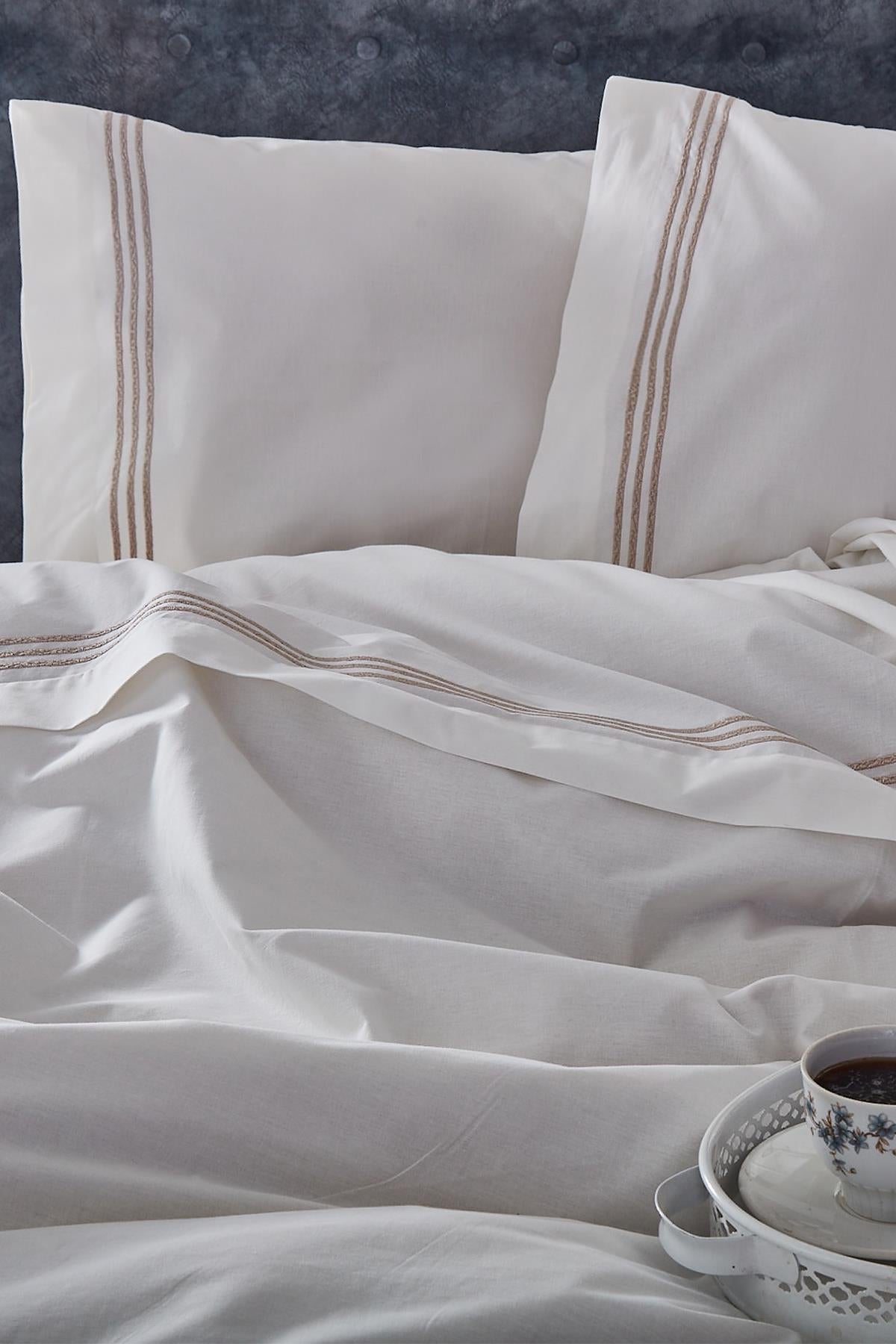 Elda Modern Çizgi Nakışlı Çift Kişilik 3 Parça Nevresim Set