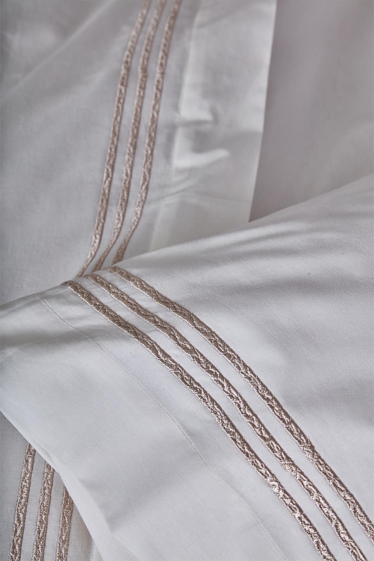 Elda Modern Çizgi Nakışlı Çift Kişilik 3 Parça Nevresim Set