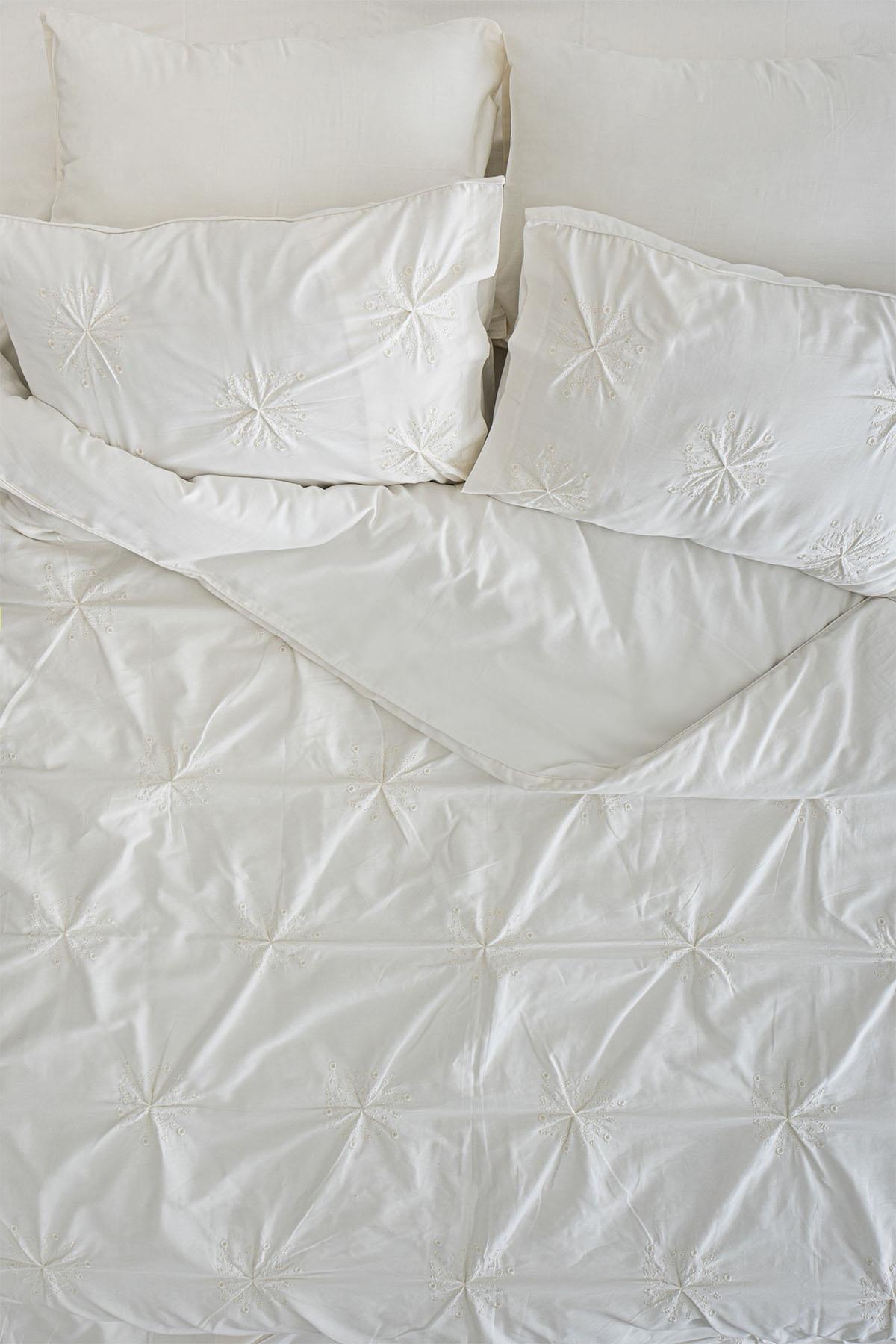 Elegant Burgu Çiçek Nakışlı Pamuk Saten Çift Kişilik 6 Parça Nevresim Takımı