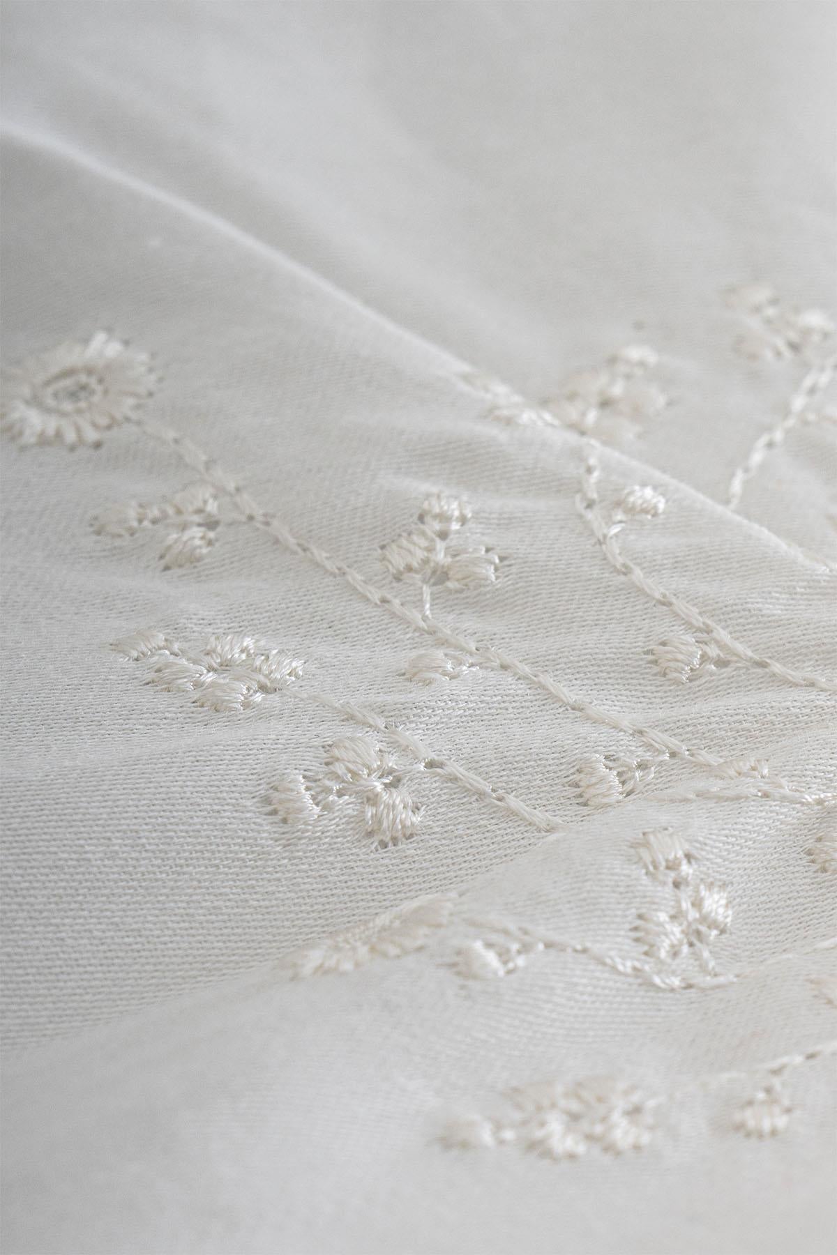 Elegant Burgu Çiçek Nakışlı Pamuk Saten Çift Kişilik 6 Parça Nevresim Takımı