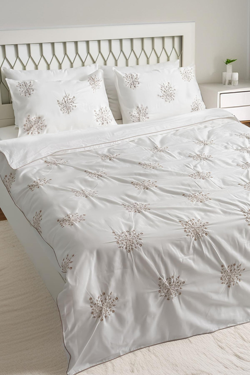 Elegant Burgu Çiçek Nakışlı Pamuk Saten Çift Kişilik 6 Parça Nevresim Takımı