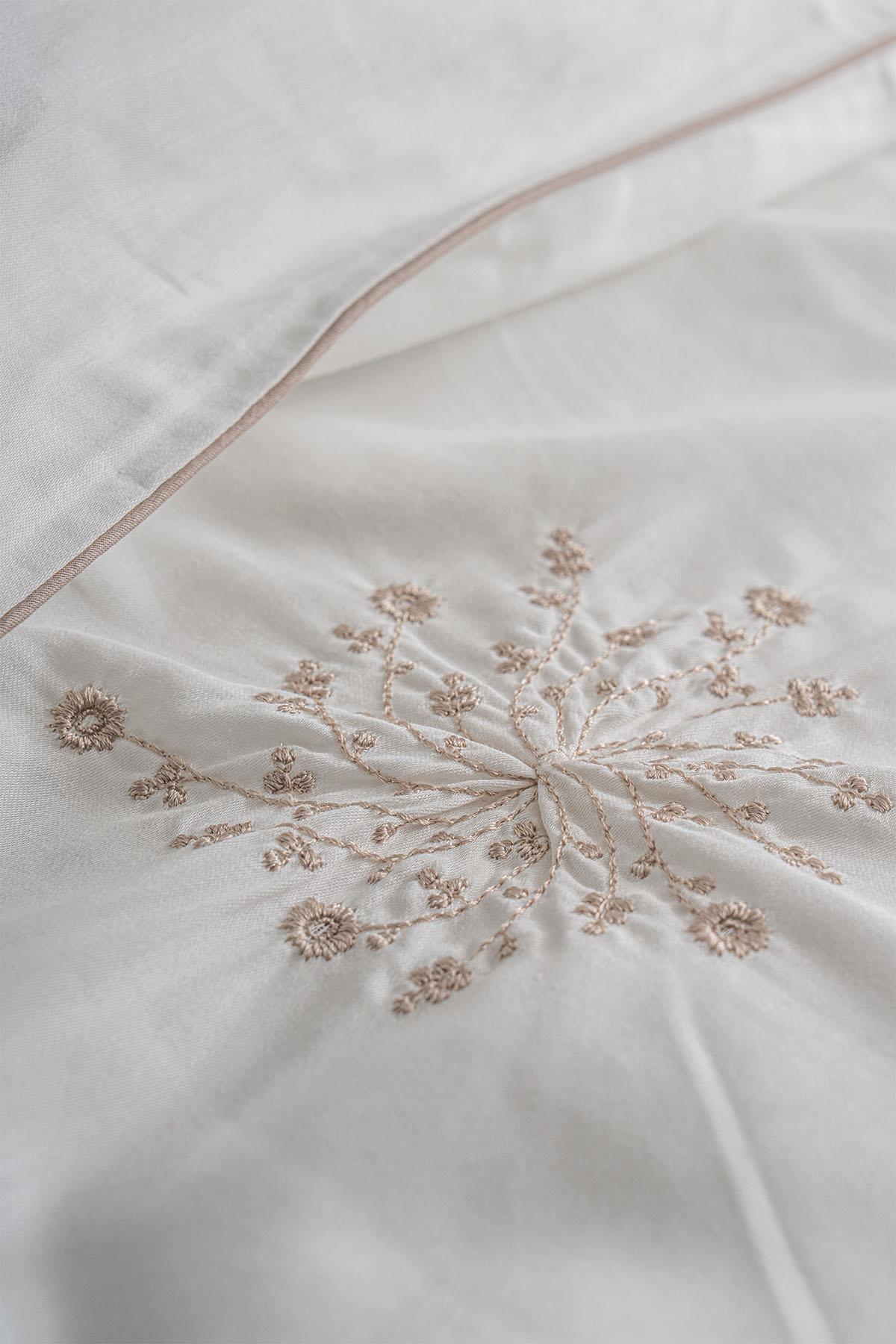 Elegant Burgu Çiçek Nakışlı Pamuk Saten Çift Kişilik 6 Parça Nevresim Takımı