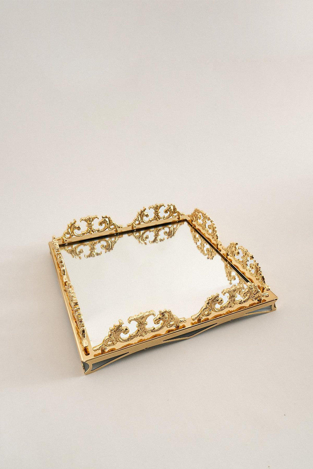 Elite Taç İşlemeli Kare Altın Orta Tepsi (37 x 37 cm) - Nazik Home - Yuvama Değer!