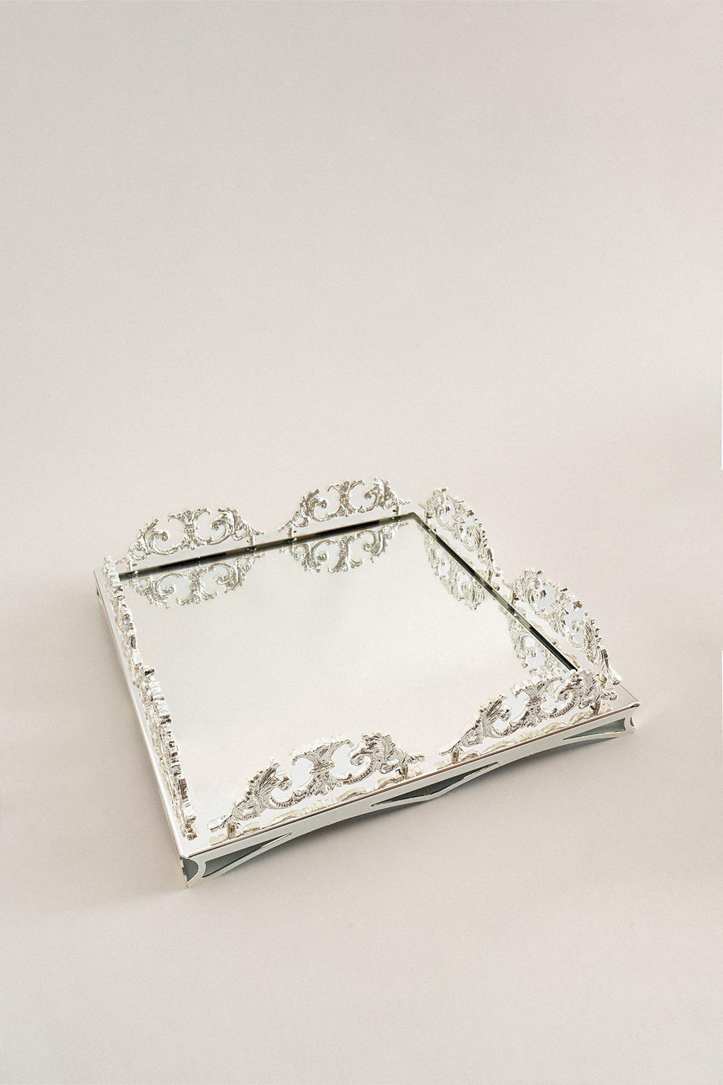 Elite Taç İşlemeli Kare Gümüş Orta Tepsi (37 x 37 cm) - Nazik Home - Yuvama Değer!