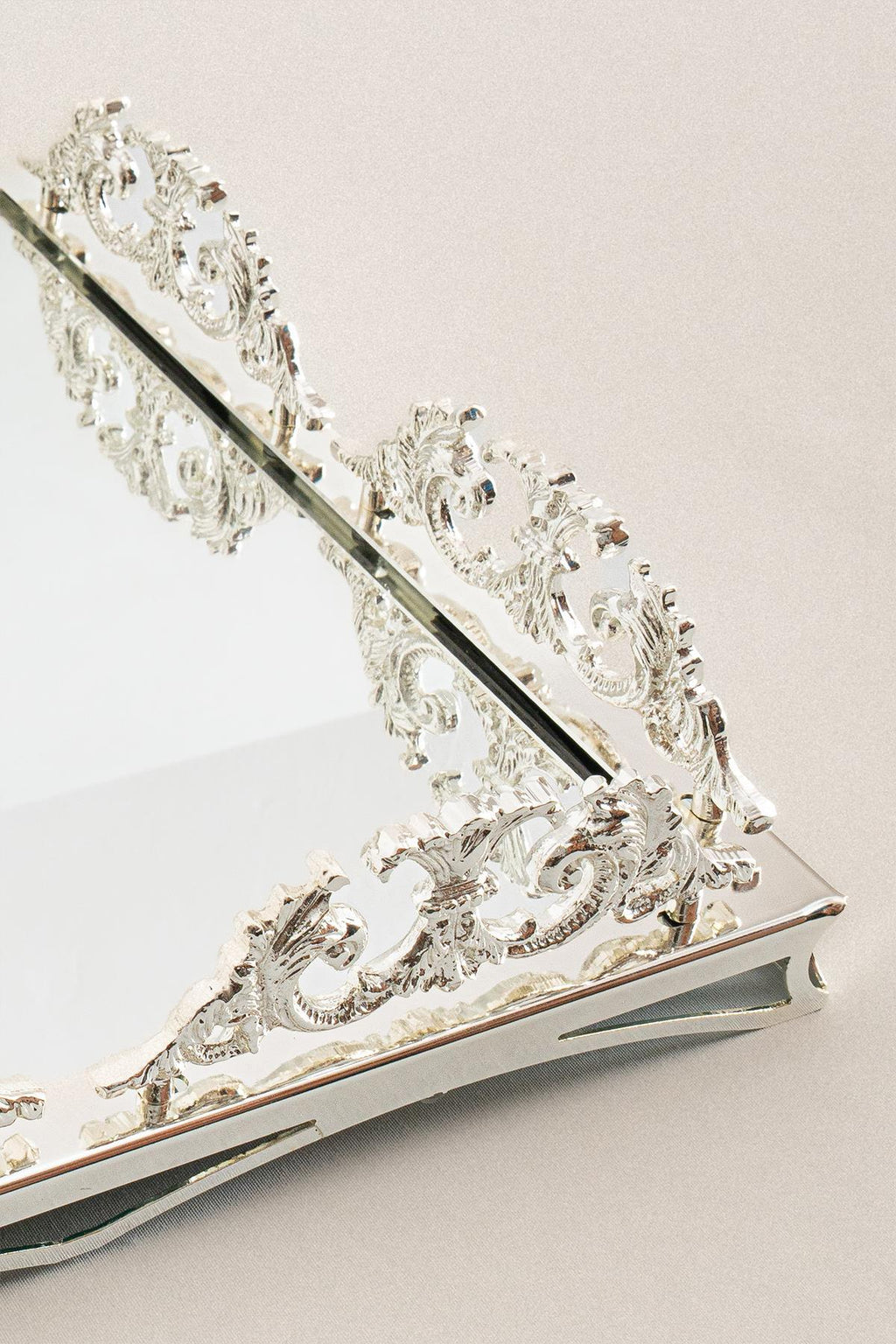 Elite Taç İşlemeli Kare Gümüş Orta Tepsi (37 x 37 cm) - Nazik Home - Yuvama Değer!