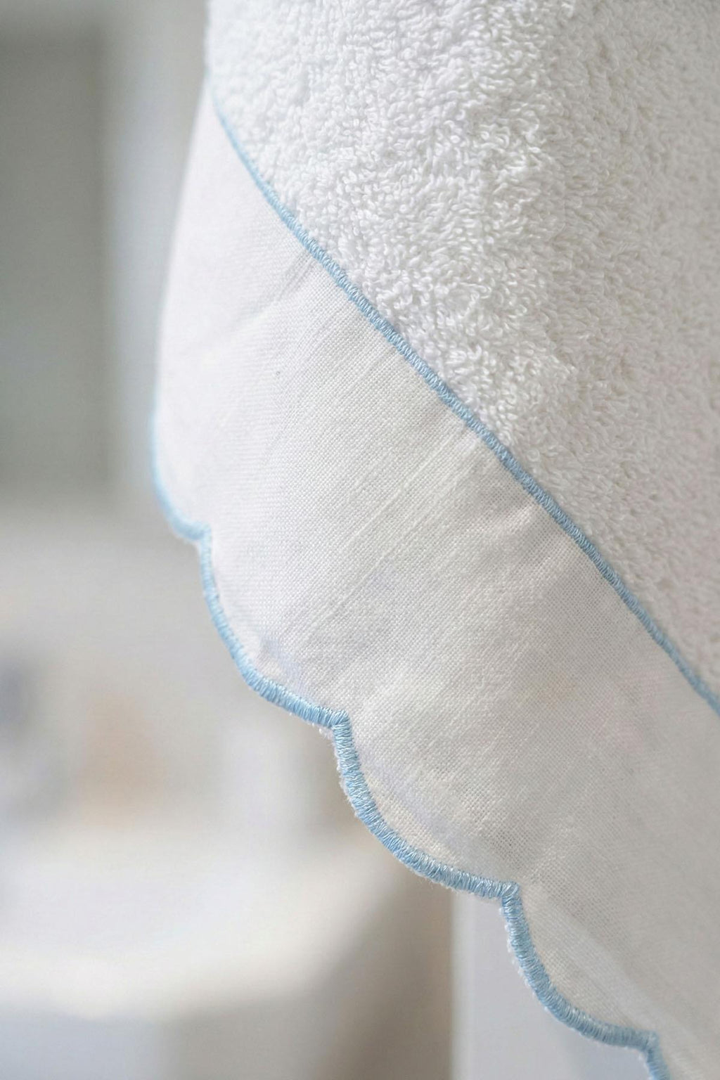 Elora Çizgi Nakışlı El Havlusu (30 x 50 cm)