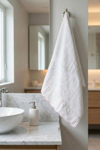 Elora Çizgi Nakışlı El Havlusu (30 x 50 cm)