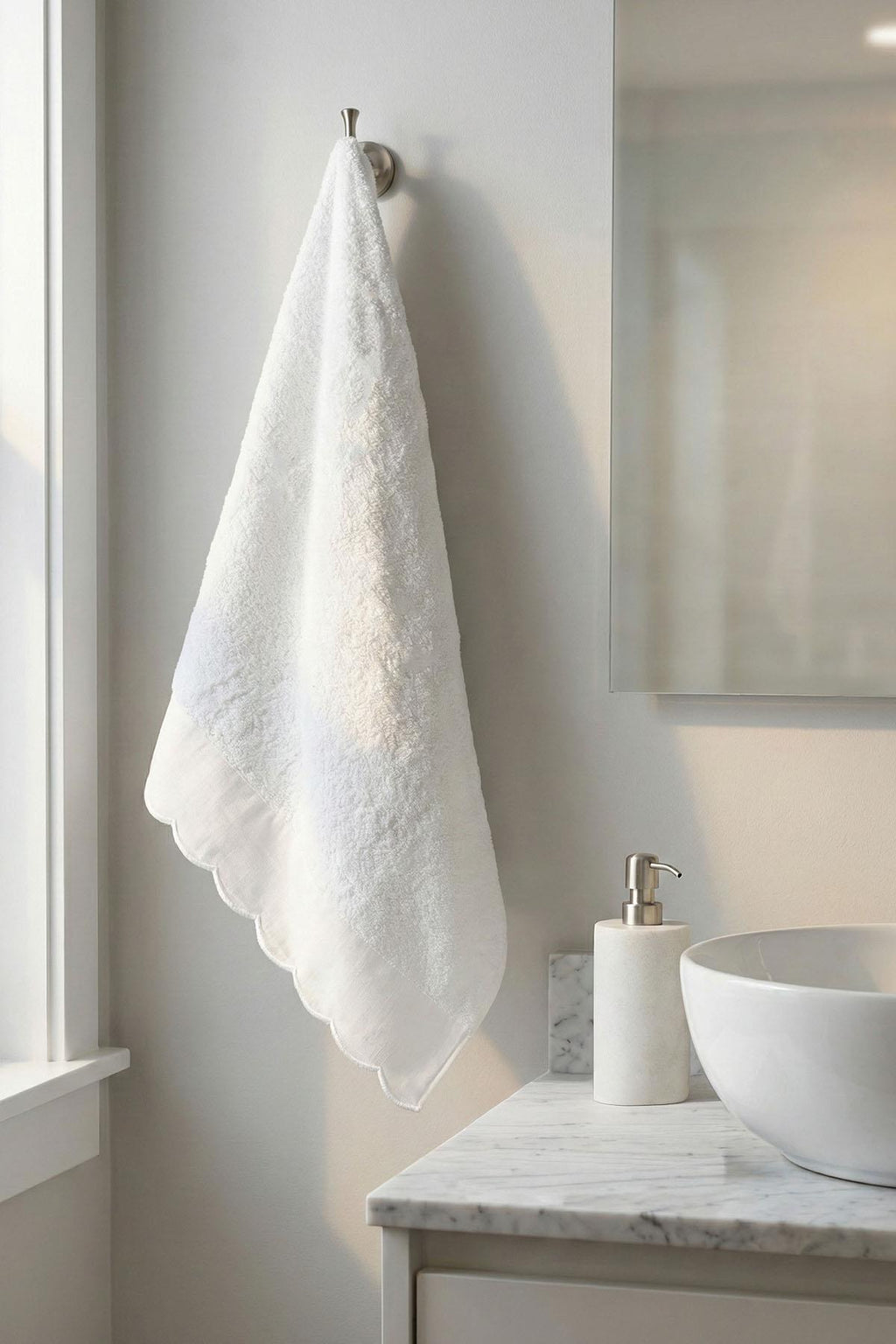 Elora Çizgi Nakışlı Yüz Havlusu (50 x 90 cm)