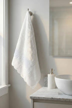 Elora Çizgi Nakışlı Yüz Havlusu (50 x 90 cm)