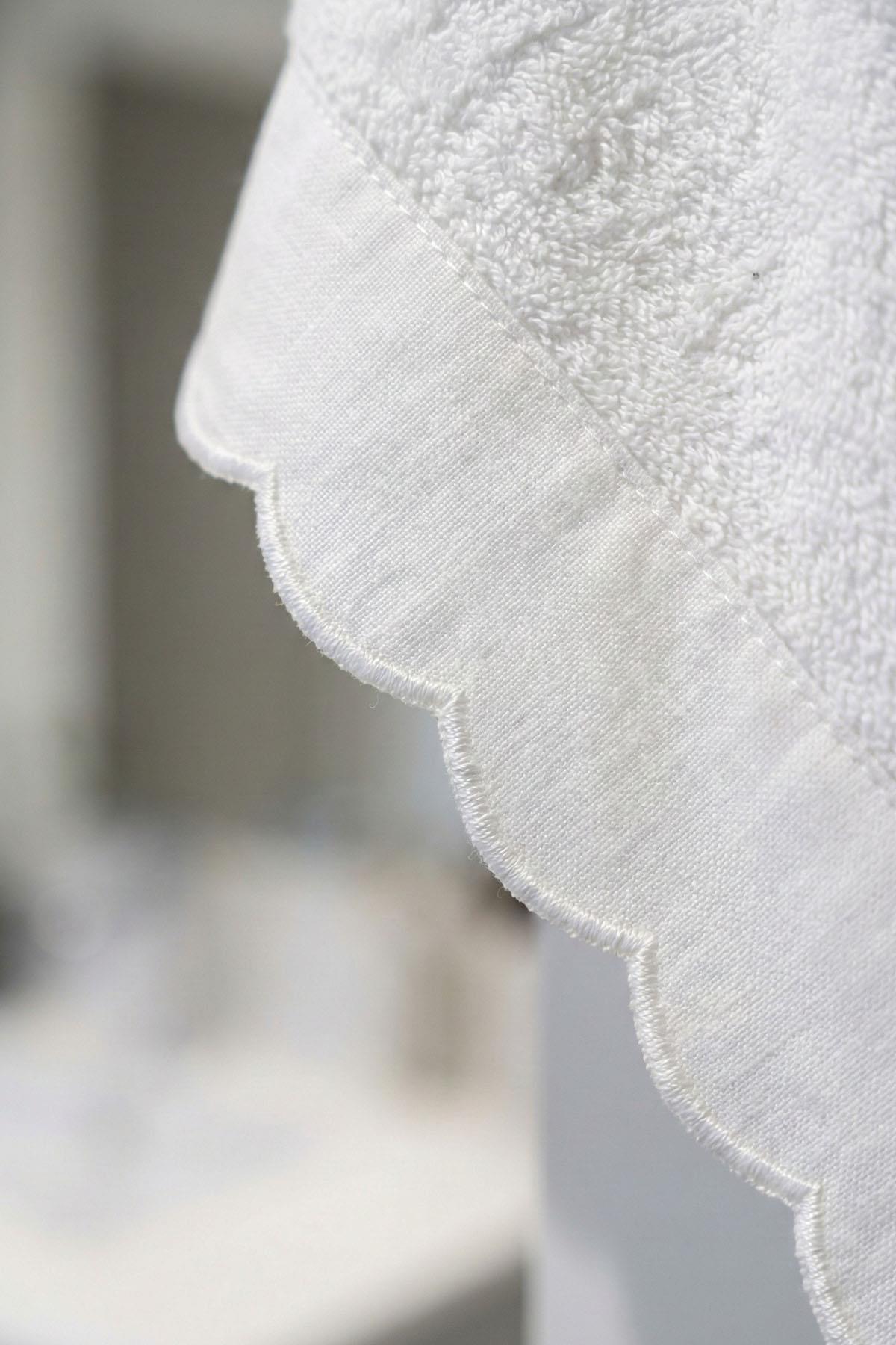 Elora Çizgi Nakışlı Banyo Havlusu (90 x 150 cm)