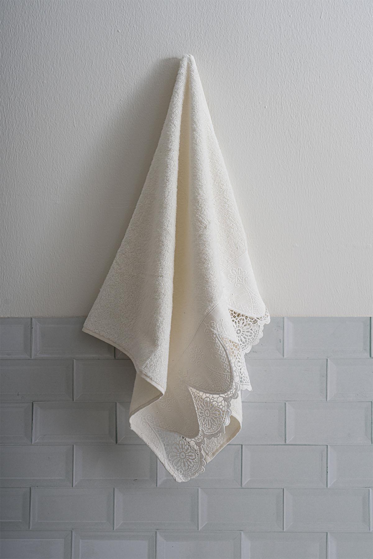 Emma Dantelli Banyo Havlusu (90 x 150 cm)