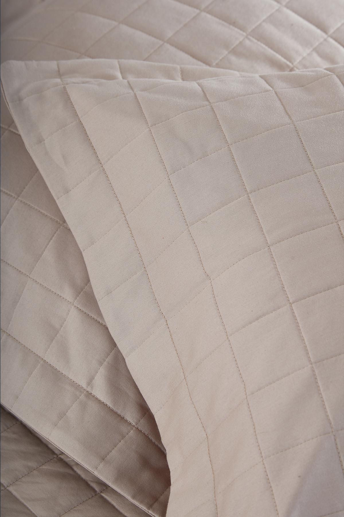 Girne Kapitoneli Çift Kişilik Yatak Örtüsü - Nazik Home - Yuvama Değer!