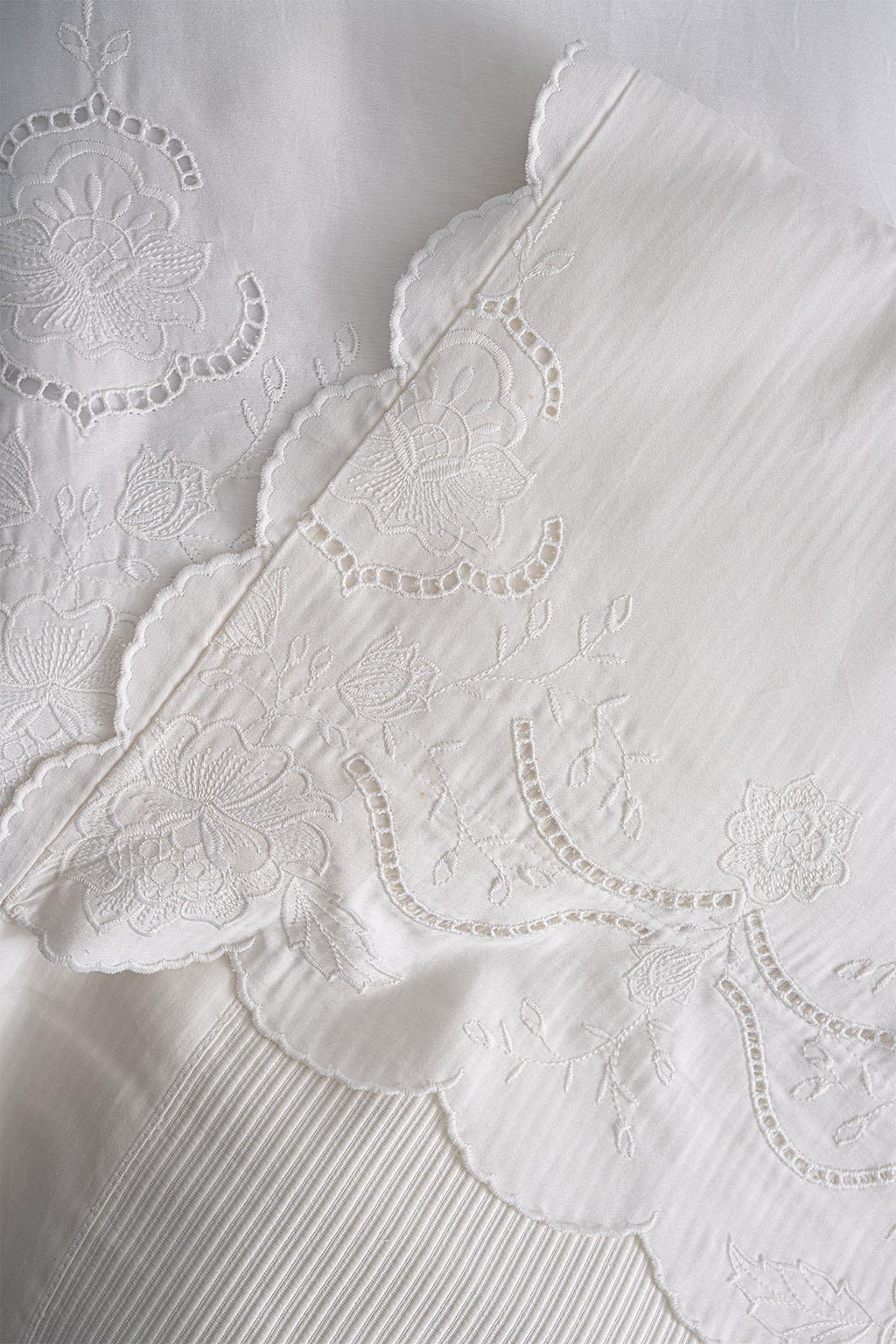 Hanzade Çiçek İşlemeli Çift Kişilik 7 Parça Nevresim + Pike Set