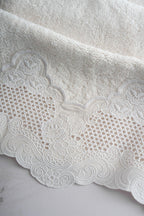 İris İşlemeli Yüz Havlusu (50 x 90 cm)