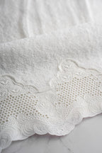 İris İşlemeli Yüz Havlusu (50 x 90 cm)