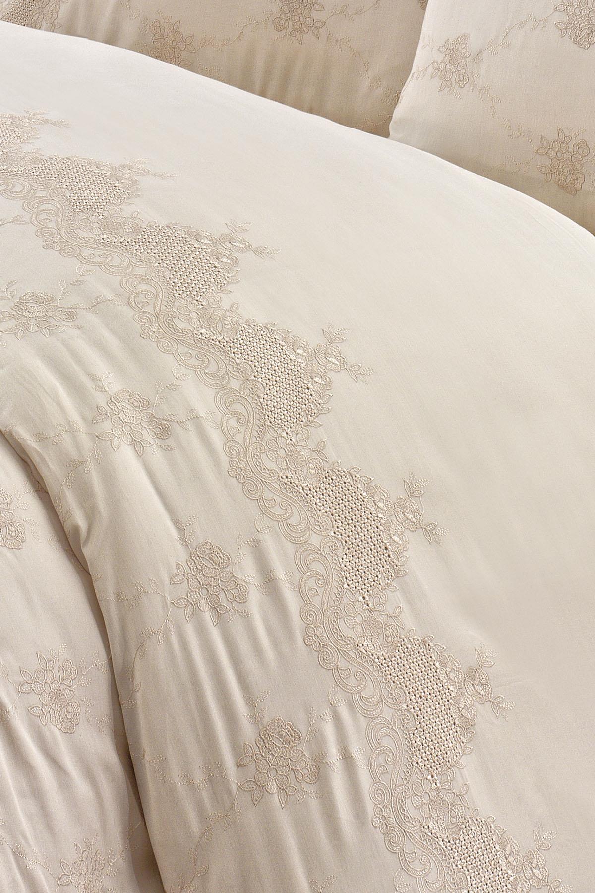 İris İşlemeli Pamuk Saten Çift Kişilik 6 Parça Nevresim Takımı