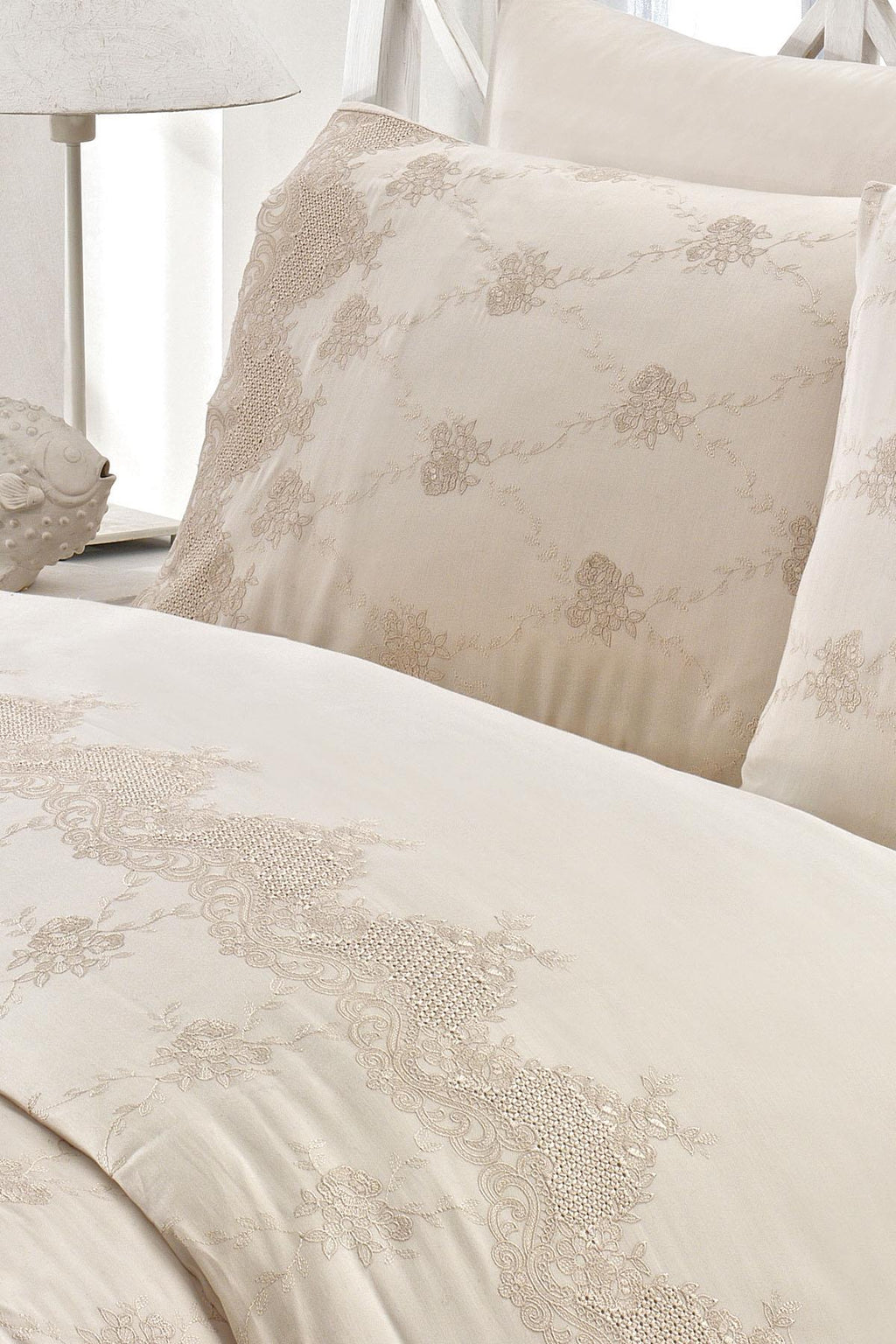 İris İşlemeli Pamuk Saten Çift Kişilik 6 Parça Nevresim Takımı