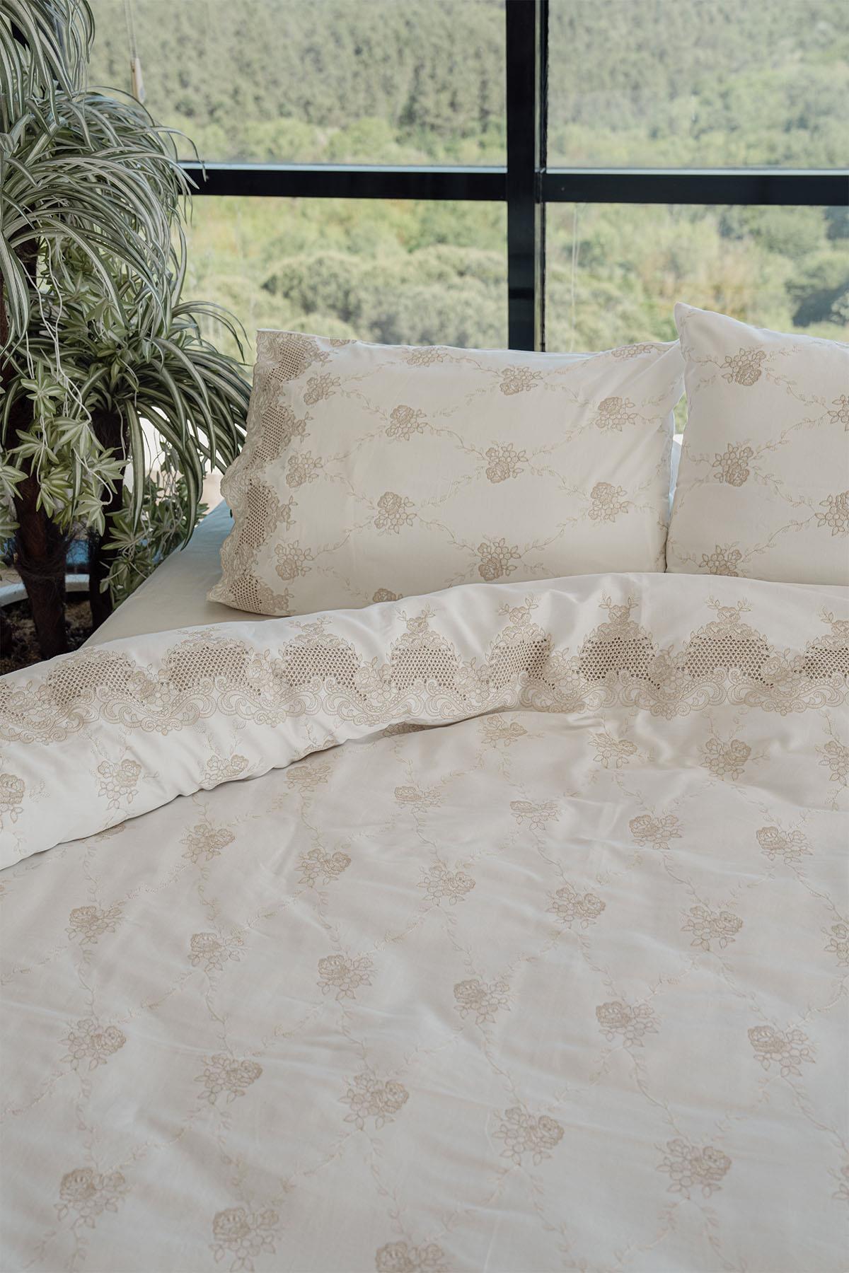 İris İşlemeli Pamuk Saten Çift Kişilik 6 Parça Nevresim Takımı