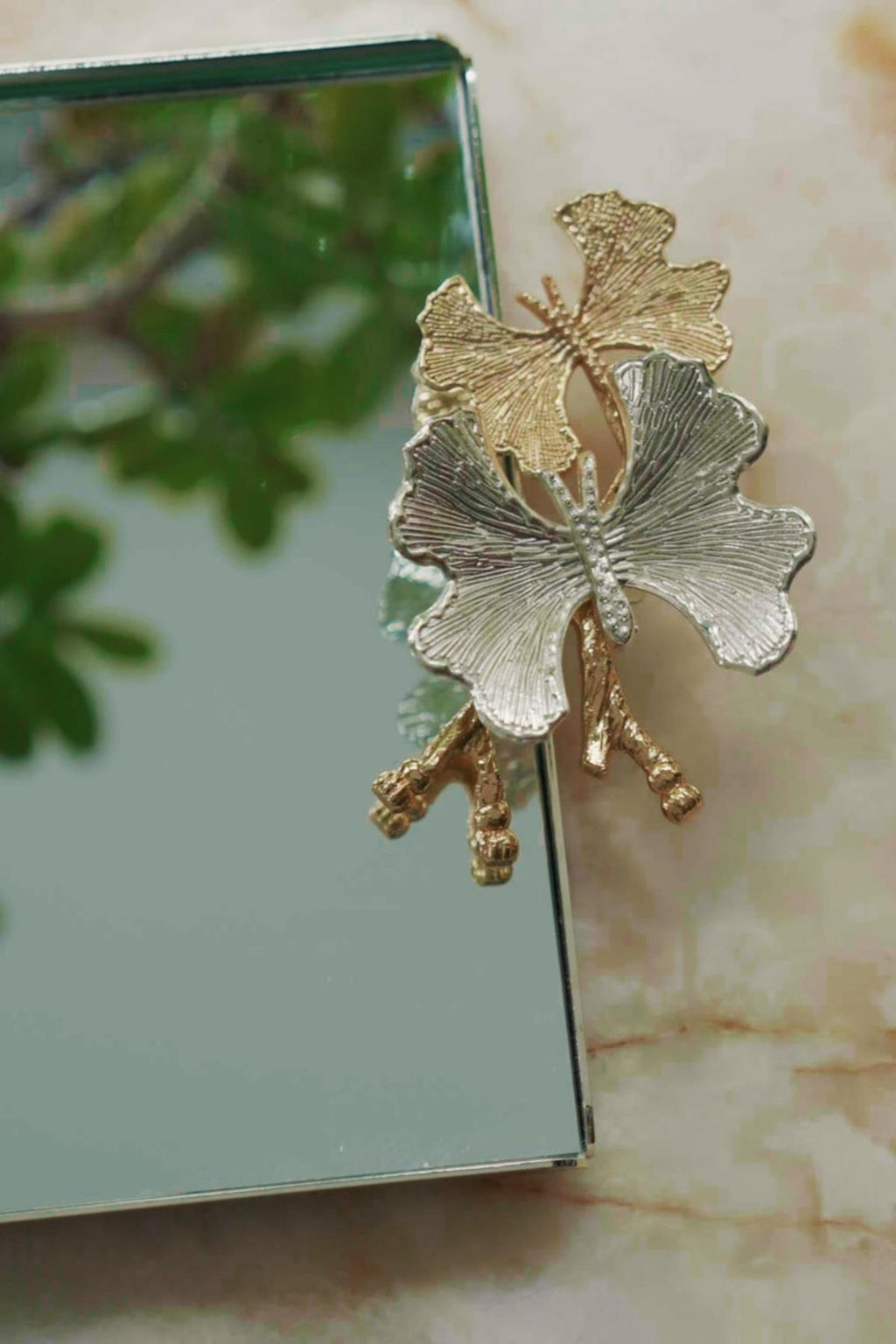 Laura Kelebek Kulplu Gümüş Büyük Tepsi (40 x 26 cm) - Nazik Home - Yuvama Değer!