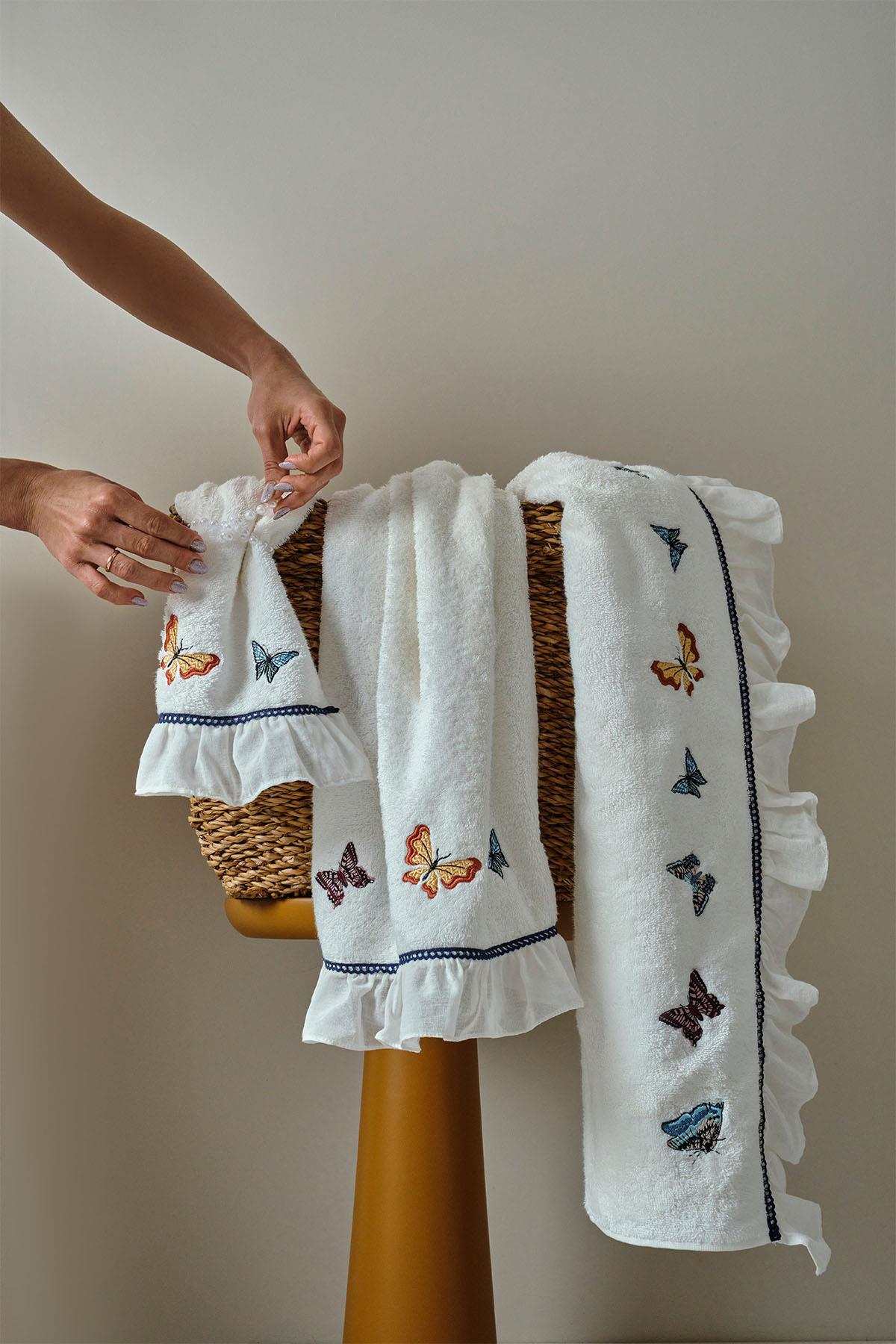 Laura Kelebek Nakışlı El Havlusu (30 x 50 cm)