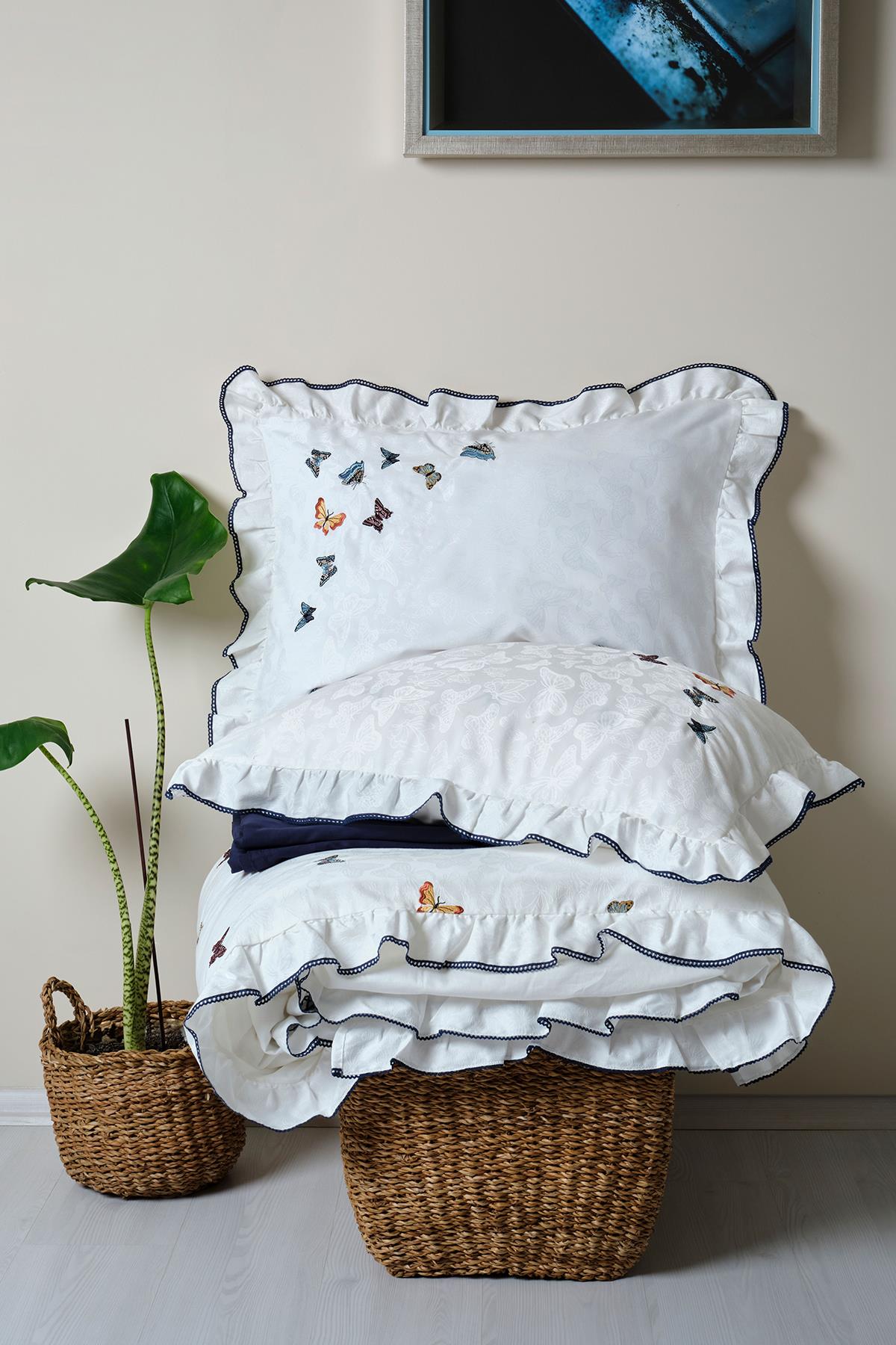 Laura Kelebek Nakışlı Pamuk Saten King Size Nevresim Takımı