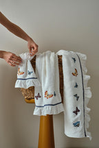 Laura Kelebek Nakışlı Vücut Havlusu (90 x 150 cm)