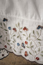 Livano Renkli Çiçek Nakışlı Leke Tutmaz Dertsiz Masa Örtüsü (160 x 260 cm)