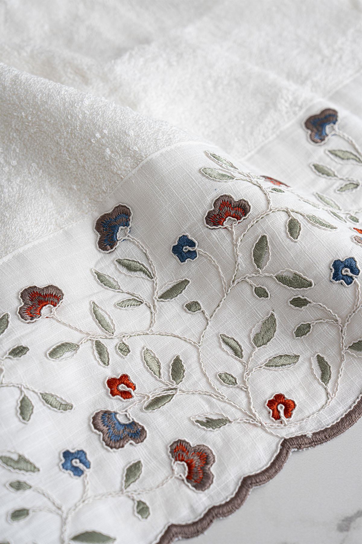 Livano Renkli Çiçek Nakışlı El Havlusu (30 x 50 cm)