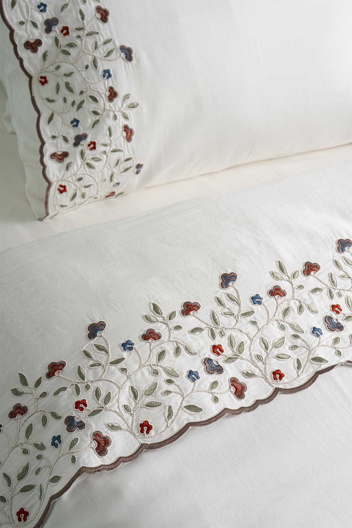 Livano Renkli Çiçek Nakışlı %100 Pamuk Çift Kişilik 6 Parça Nevresim Takımı