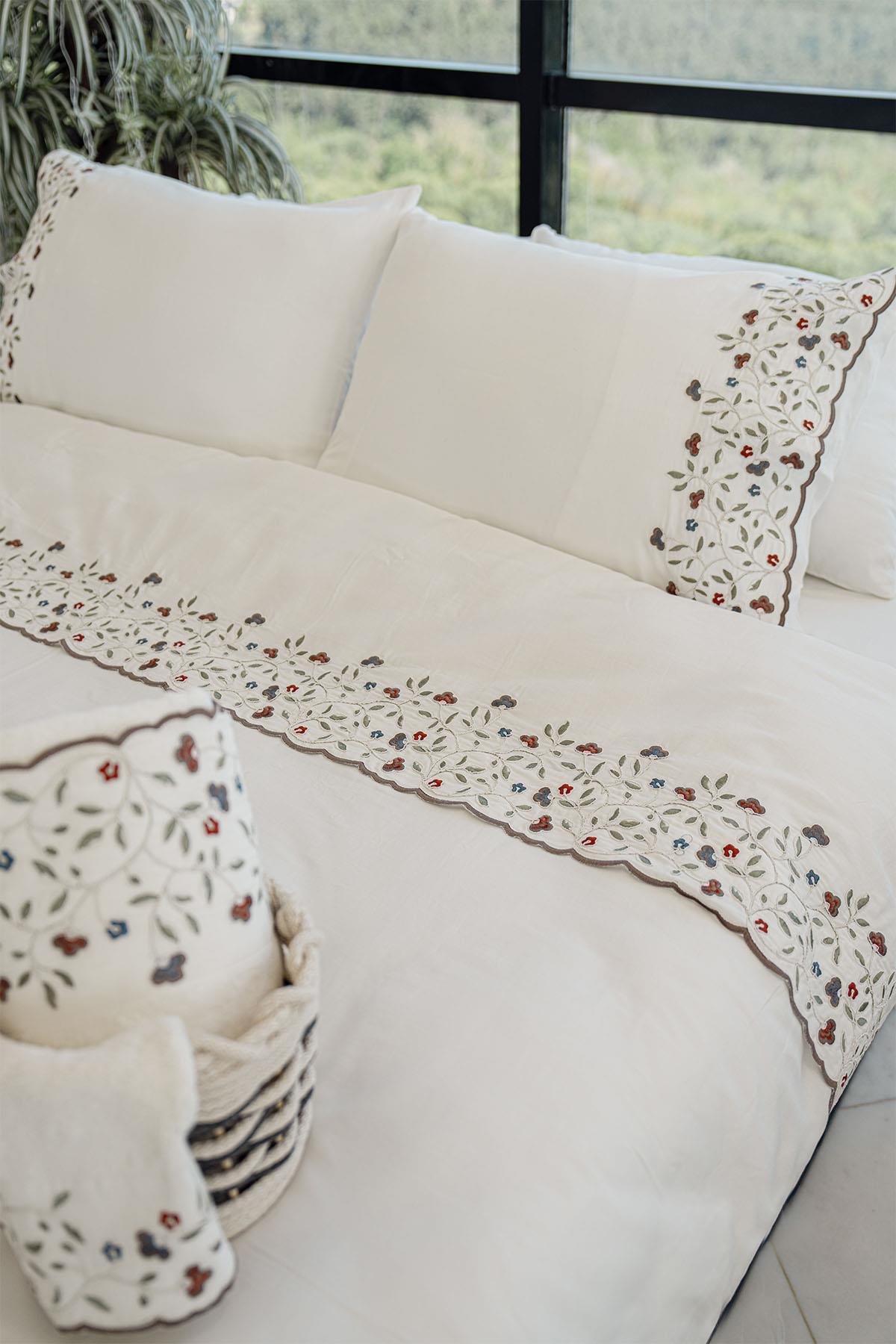 Livano Renkli Çiçek Nakışlı %100 Pamuk Çift Kişilik 6 Parça Nevresim Takımı