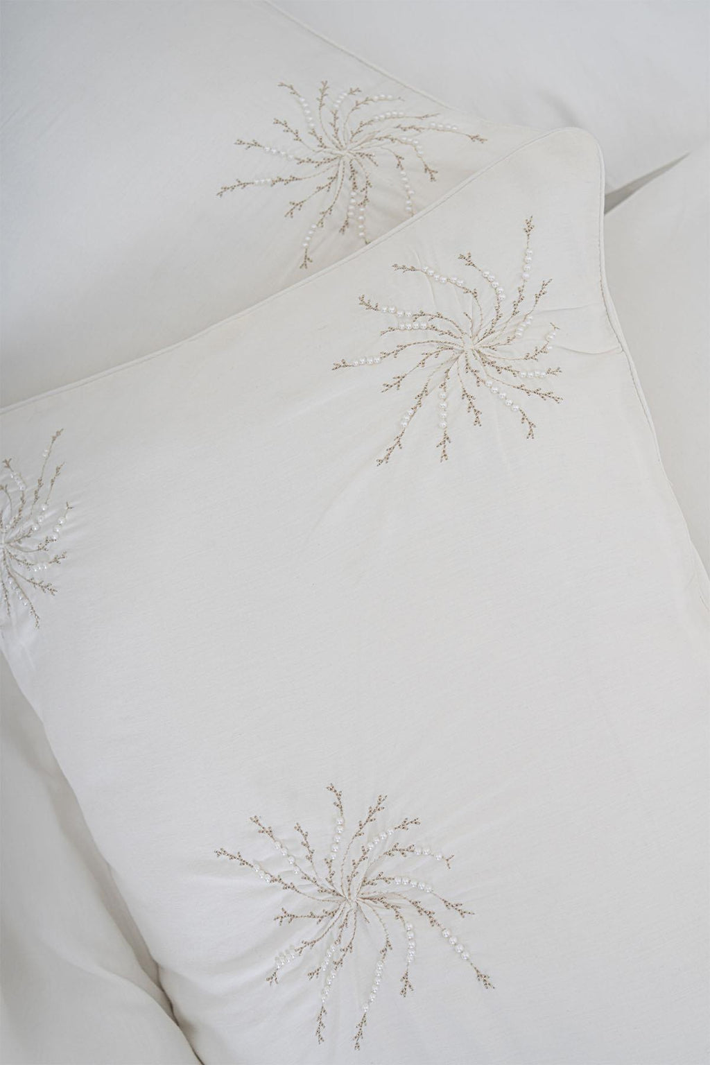 Lorient İncili Nakışlı Pamuk Saten Çift Kişilik 6 Parça Nevresim Takımı