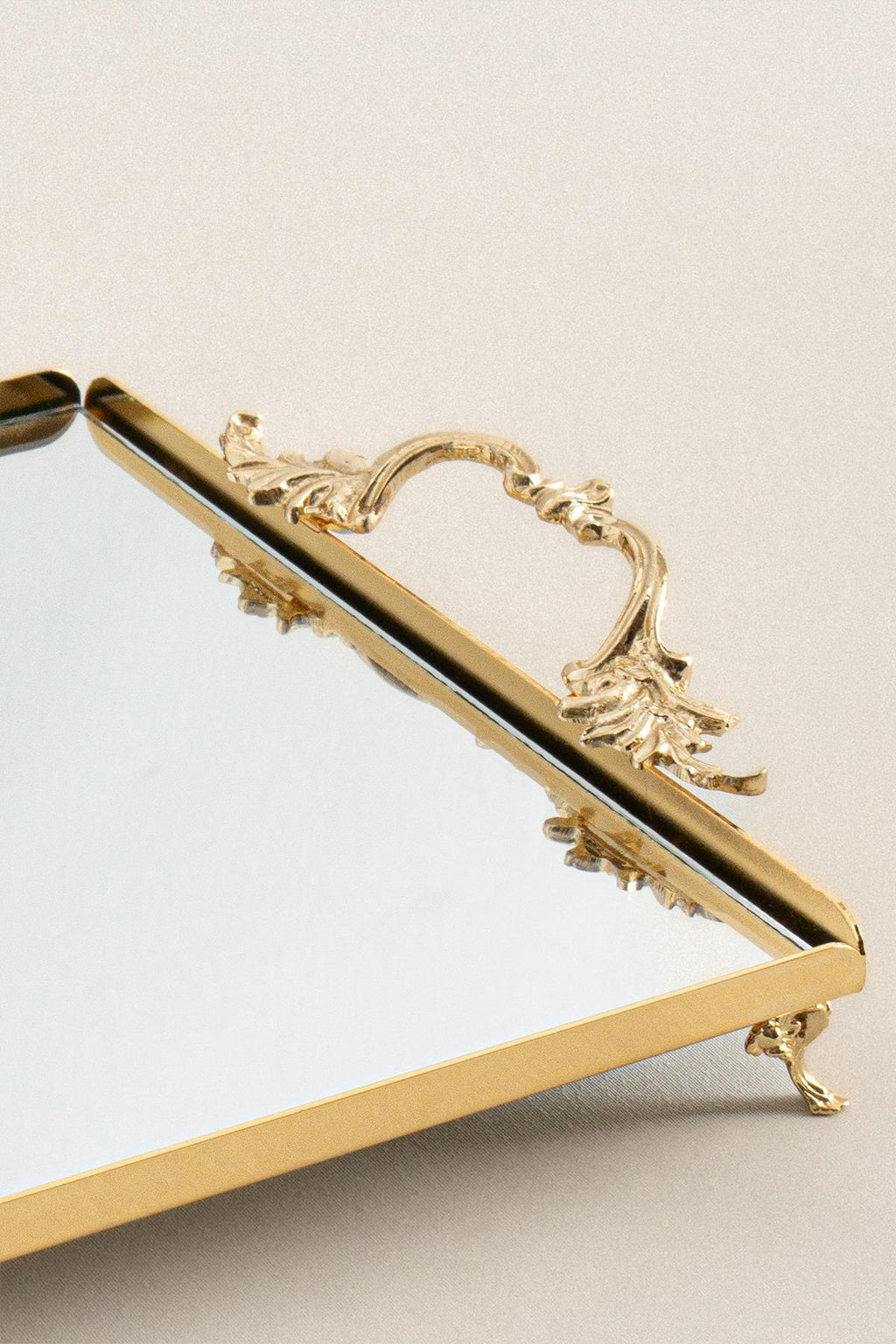 Mabel Zarif Kulplu Altın Büyük Tepsi (40 x 26 cm) - Nazik Home - Yuvama Değer!